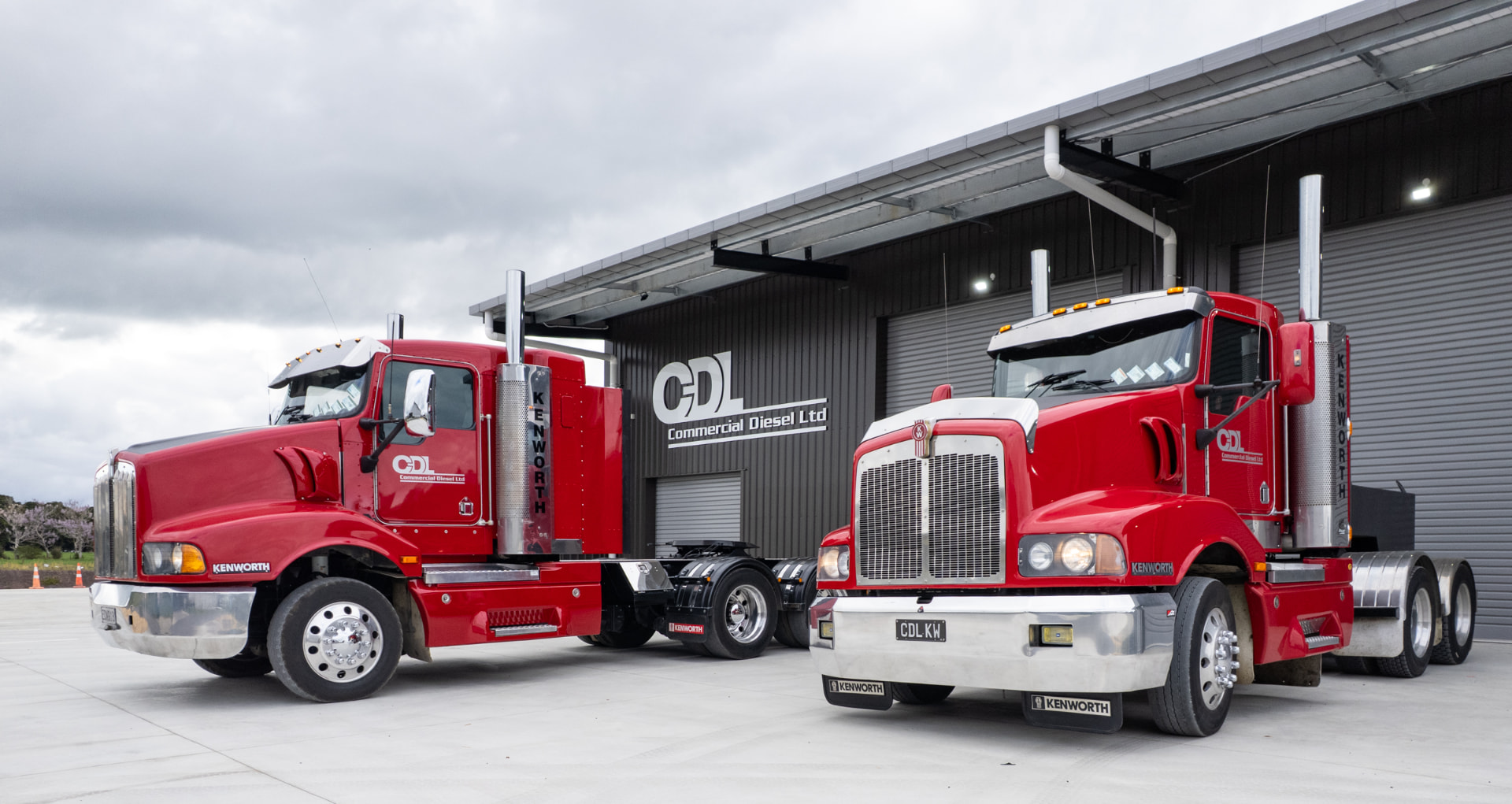 Heavy vehicle diesel workshop with trucks under service
